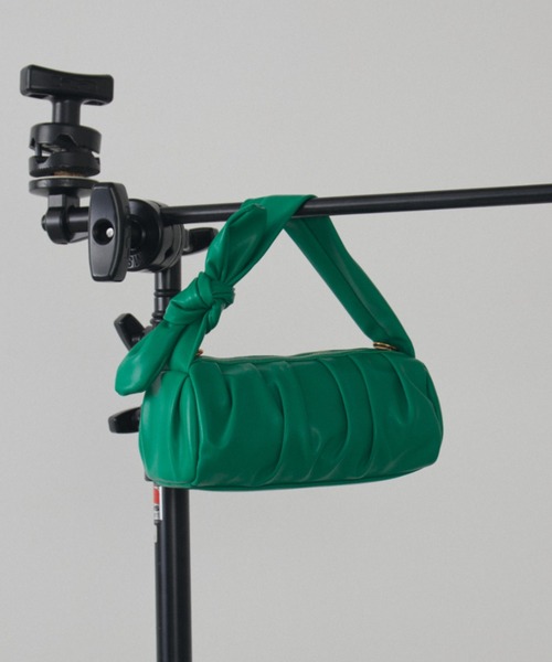 MERLOT(メルロー)の「ギャザーミニバッグ(ハンドバッグ・レディース・グリーン/ブラック・FREE)」の3枚目の写真