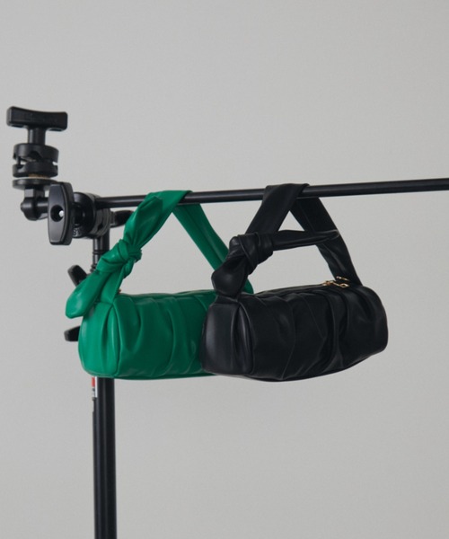 MERLOT(メルロー)の「ギャザーミニバッグ(ハンドバッグ・レディース・グリーン/ブラック・FREE)」の4枚目の写真