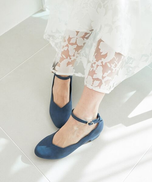 MAJESTIC LEGON（マジェスティックレゴン）の「ふかふかスカラップパンプス（パンプス・レディース・ピンク/レッド/ブラック/アイボリー/ネイビー/ホワイト系その他2/ブラック系その他3・SMALL/X-LARGE/LARGE/MEDIUM）」の5枚目の写真