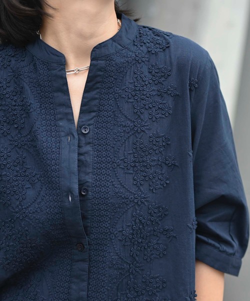 ＆HALF（アンドハーフ）の「インド綿ハーフスリーブフラワー刺繍