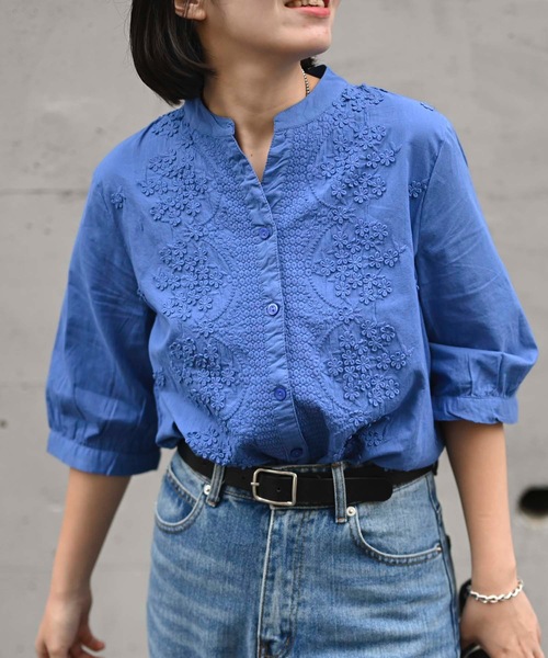 &HALF(アンドハーフ)の「インド綿ハーフスリーブフラワー刺繍ブラウス (インド綿.インドコットン.コットン100%,綿100%)(シャツ/ブラウス・レディース・ネイビー/ライトグレー/オフホワイト/イエロー/ブルー/グリーン・M/L)」の10枚目の写真