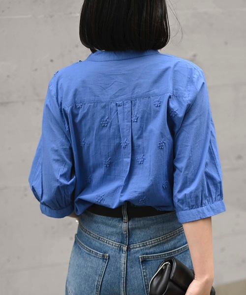 &HALF(アンドハーフ)の「インド綿ハーフスリーブフラワー刺繍ブラウス (インド綿.インドコットン.コットン100%,綿100%)(シャツ/ブラウス・レディース・ネイビー/ライトグレー/オフホワイト/イエロー/ブルー/グリーン・M/L)」の8枚目の写真