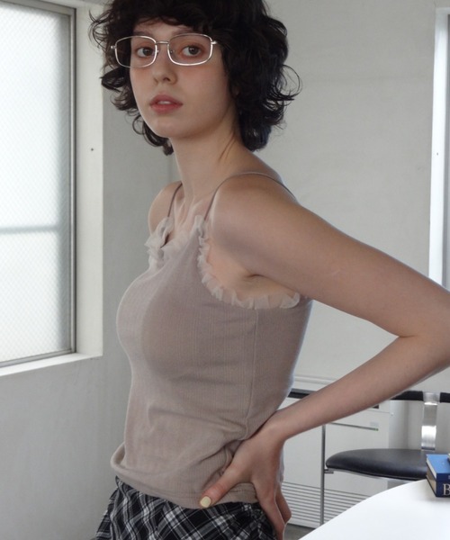 idem（イデム）の「cup in tulle frill camisole／カップインフリル付きキャミソール（キャミソール・レディース・レッド/グレイッシュベージュ/ブラック・FREE）」の14枚目の写真