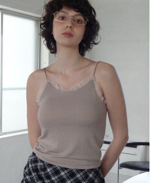 idem（イデム）の「cup in tulle frill camisole／カップインフリル付きキャミソール（キャミソール・レディース・レッド/グレイッシュベージュ/ブラック・FREE）」の16枚目の写真