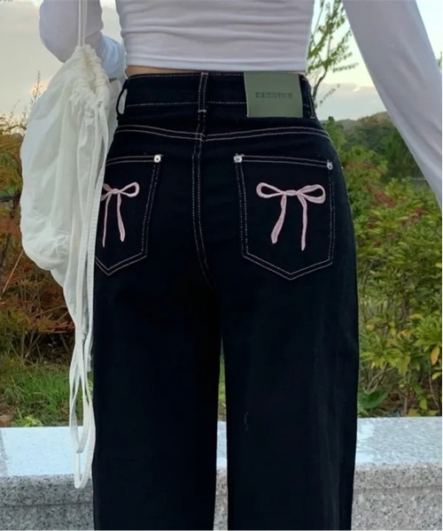 by muni:r（バイ ムニール）の「リボン刺繍ポケットパンツ（デニムパンツ・レディース・ブラック・MEDIUM/SMALL）」の20枚目の写真