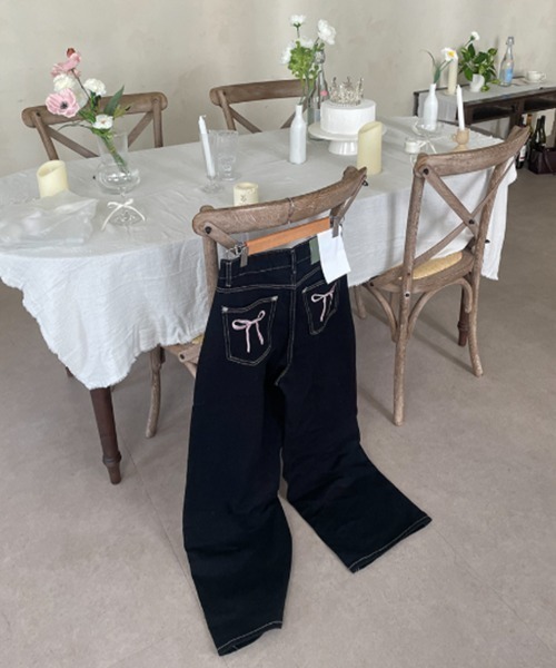 by muni:r（バイ ムニール）の「リボン刺繍ポケットパンツ（デニムパンツ・レディース・ブラック・MEDIUM/SMALL）」の4枚目の写真