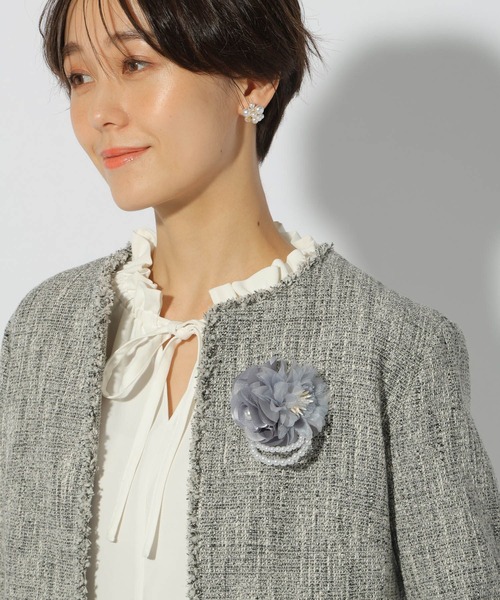 Elura（エルーラ）の「＜2025ceremony＞フラワー配色コサージュ/286289（ブローチ/コサージュ・レディース・グレイッシュベージュ/ベージュ・ONE SIZE）」の6枚目の写真