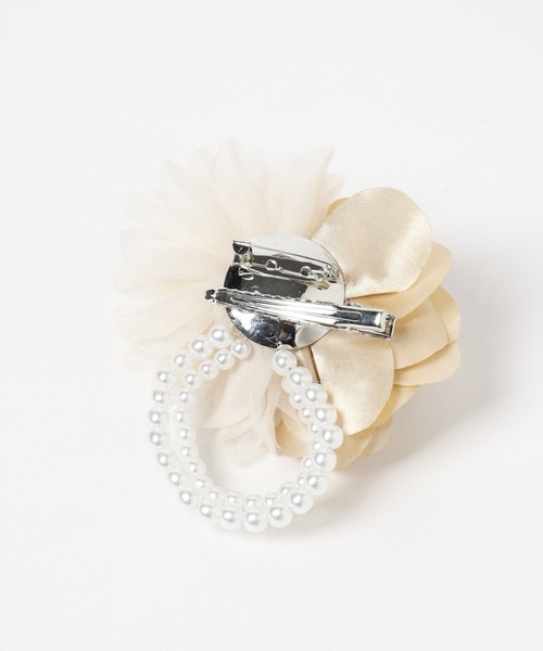 Elura（エルーラ）の「＜2025ceremony＞フラワー配色コサージュ/286289（ブローチ/コサージュ・レディース・グレイッシュベージュ/ベージュ・ONE SIZE）」の8枚目の写真