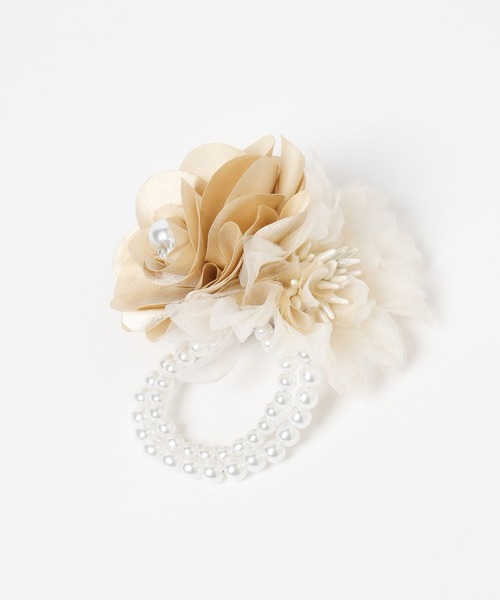 Elura（エルーラ）の「＜2025ceremony＞フラワー配色コサージュ/286289（ブローチ/コサージュ・レディース・グレイッシュベージュ/ベージュ・ONE SIZE）」の9枚目の写真