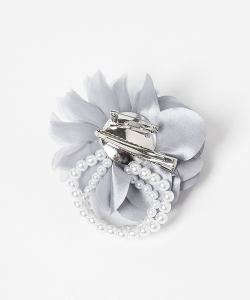 Elura（エルーラ）の「＜2025ceremony＞フラワー配色コサージュ/286289（ブローチ/コサージュ・レディース・グレイッシュベージュ/ベージュ・ONE SIZE）」の13枚目の写真