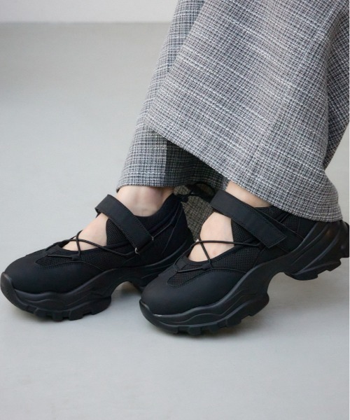 AZUL by moussy（アズールバイマウジー）の「スニーカーソールサンダル（サンダル・レディース・ブラック/ライトベージュ・SMALL/MEDIUM/LARGE）」の18枚目の写真