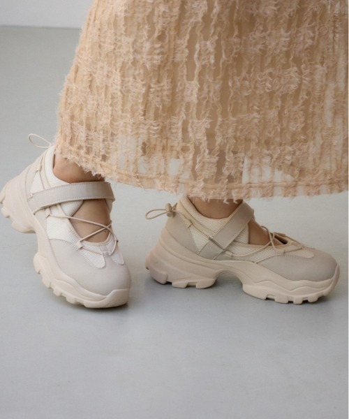 AZUL by moussy（アズールバイマウジー）の「スニーカーソールサンダル（サンダル・レディース・ブラック/ライトベージュ・SMALL/MEDIUM/LARGE）」の19枚目の写真