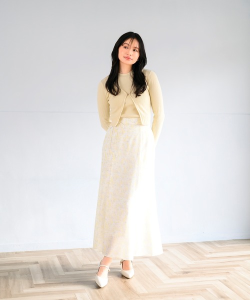 MISCH MASCH(ミッシュマッシュ)の「ぼかしフラワースカート(スカート・レディース・ブラック/ブルー/イエロー・S/M)」の4枚目の写真