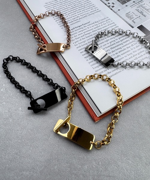 Urban Outfitters☆揺れるマルチチャーム・チェーンブレスレット Urban Outfitters☆揺れるマルチチャーム・チェーンブレスレット