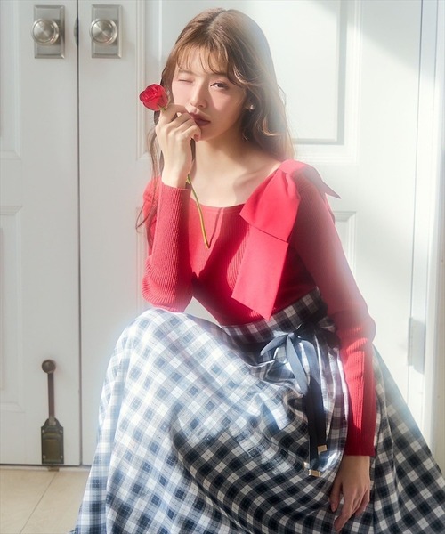 SWINGLE（スウィングル）の「バイカラーリボンベルトタックフレアスカート（スカート・レディース・ピンク/ネイビー/ブラック系その他・MEDIUM/SMALL）」の4枚目の写真