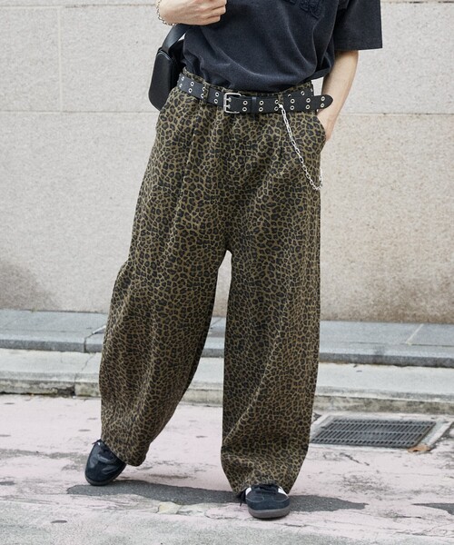 PUBLUX(パブリュクス)の「PUBLUX/パブリュクス タックツイルパンツ(限定展開)(チノパンツ・メンズ・ベージュ/レオパード/インディゴブルー/ブラック・MEDIUM/SMALL/LARGE)」の10枚目の写真