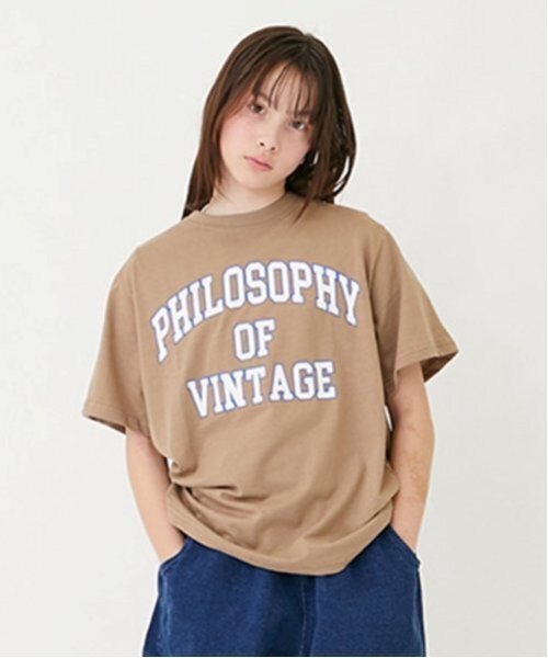 GLAZOS（グラソス）の「【大人向けサイズあり】【プチプラ】フロントカレッジロゴ半袖Tシャツ（Tシャツ/カットソー・キッズ・ホワイト/ベージュ/カーキ/ブルー/ブラック/グレー・S/M/L/LL）」の4枚目の写真