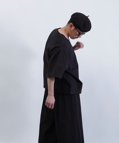 Aphlotus(アプロタス)の「クルーネック H/S リネンミックス プルオーバー(Tシャツ/カットソー・メンズ・ブラック/オフホワイト/レッド・SMALL/MEDIUM/LARGE)」の5枚目の写真