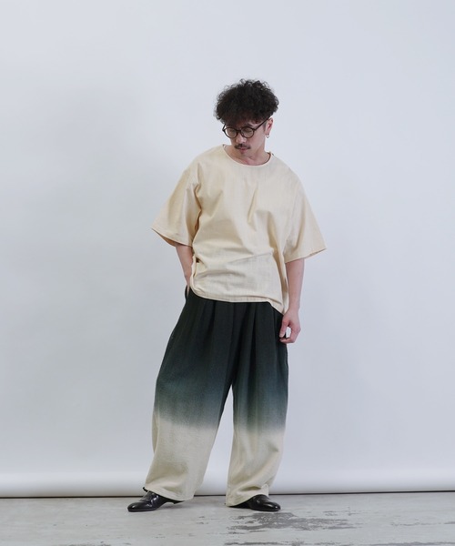 Aphlotus(アプロタス)の「クルーネック H/S リネンミックス プルオーバー(Tシャツ/カットソー・メンズ・ブラック/オフホワイト/レッド・SMALL/MEDIUM/LARGE)」の13枚目の写真