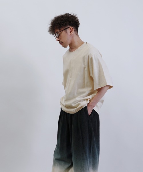 Aphlotus(アプロタス)の「クルーネック H/S リネンミックス プルオーバー(Tシャツ/カットソー・メンズ・ブラック/オフホワイト/レッド・SMALL/MEDIUM/LARGE)」の10枚目の写真