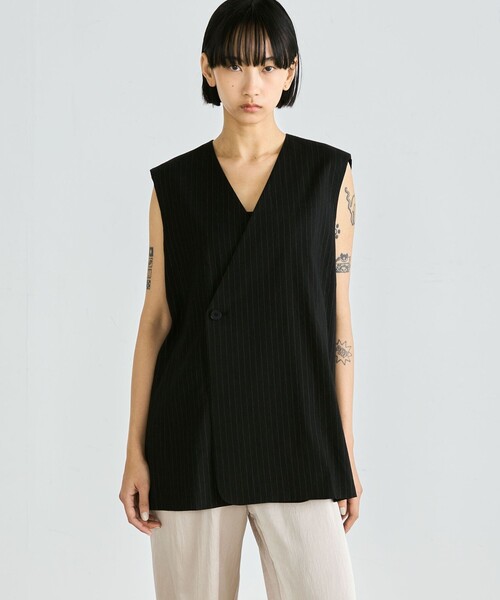 EDITION（エディション）の「リネンストレッチ Vネックジレ（ベスト・レディース・ブラック系その他/ホワイト系その他/ネイビー/ライトベージュ・FREE）」の6枚目の写真