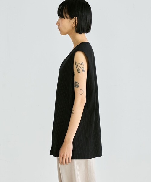 EDITION（エディション）の「リネンストレッチ Vネックジレ（ベスト・レディース・ブラック系その他/ホワイト系その他/ネイビー/ライトベージュ・FREE）」の7枚目の写真