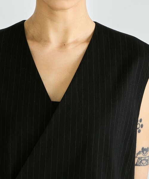 EDITION（エディション）の「リネンストレッチ Vネックジレ（ベスト・レディース・ブラック系その他/ホワイト系その他/ネイビー/ライトベージュ・FREE）」の10枚目の写真