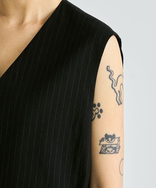 EDITION（エディション）の「リネンストレッチ Vネックジレ（ベスト・レディース・ブラック系その他/ホワイト系その他/ネイビー/ライトベージュ・FREE）」の12枚目の写真