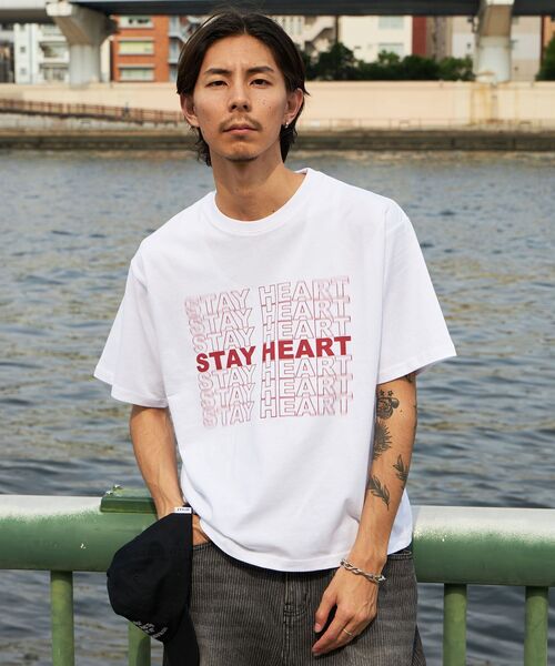 FFEIN(フェイン)の「【FFEIN(フェイン)】メッセージロゴショート丈Tシャツ / 男女兼用 レギュラーサイズ プリント シンプル(Tシャツ/カットソー・メンズ・ブラック/ホワイト/レッド/ネイビー/その他1/その他2・SMALL/MEDIUM/LARGE)」の6枚目の写真