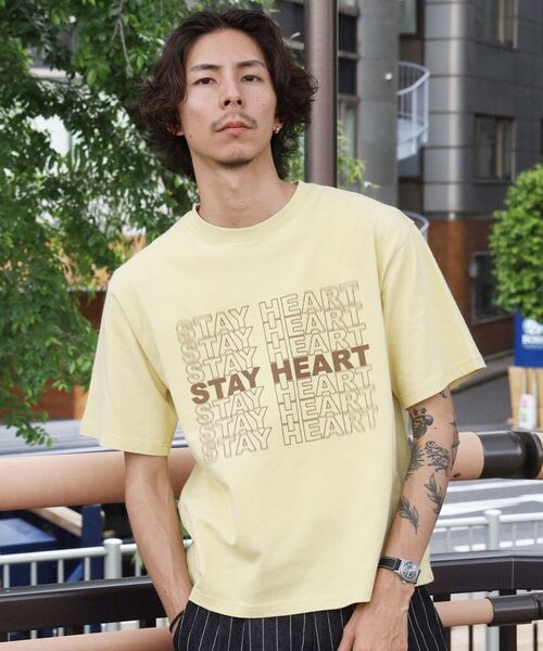 FFEIN(フェイン)の「お気に入り数2万人突破/新色追加【FFEIN(フェイン)】メッセージロゴショート丈Tシャツ / Tシャツ クルーネック 半袖 プリント ぼかしロゴ 【短丈】(Tシャツ/カットソー・メンズ・ブラック/ホワイト/レッド/ネイビー/その他1/その他2/ライトブルー/モカ/レモンイエロー・SMALL/MEDIUM/LARGE)」の6枚目の写真