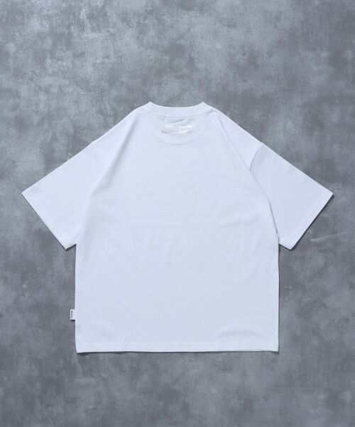 FFEIN(フェイン)の「【FFEIN(フェイン)】メッセージロゴショート丈Tシャツ / 男女兼用 レギュラーサイズ プリント シンプル(Tシャツ/カットソー・メンズ・ブラック/ホワイト/レッド/ネイビー/その他1/その他2・SMALL/MEDIUM/LARGE)」の16枚目の写真