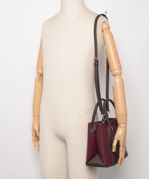 MICHAEL KORS(マイケルコース)の「MICHAEL KORS Austin Medium Leather Messenger Bag マイケルコース オースティン ミディアム レザーメッセンジャーバッグ(ショルダーバッグ・レディース・バーガンディー・FREE)」の14枚目の写真