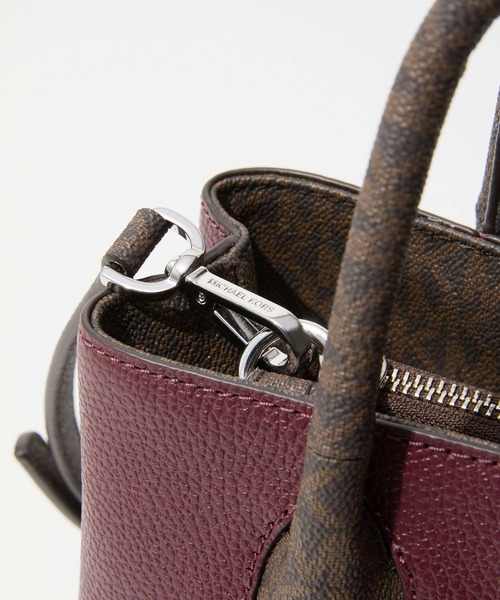 MICHAEL KORS(マイケルコース)の「MICHAEL KORS Austin Medium Leather Messenger Bag マイケルコース オースティン ミディアム レザーメッセンジャーバッグ(ショルダーバッグ・レディース・バーガンディー・FREE)」の7枚目の写真