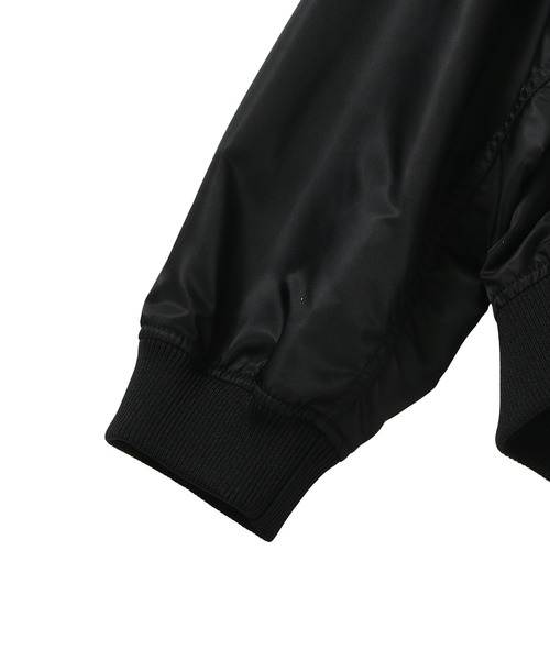 MM6 Maison Margiela（ｴﾑｴﾑｼｯｸｽ ﾒｿﾞﾝ ﾏﾙｼﾞｪﾗ）の「MM6 MAISON MARGIELA SPORTS JACKET S52AM0315（その他アウター・メンズ・ブラック・LARGE）」の2枚目の写真