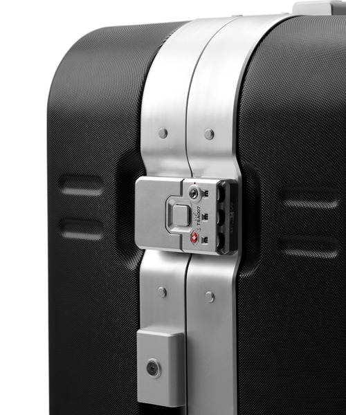 Db / Ramverk Pro Check-in Luggage Medium 67L