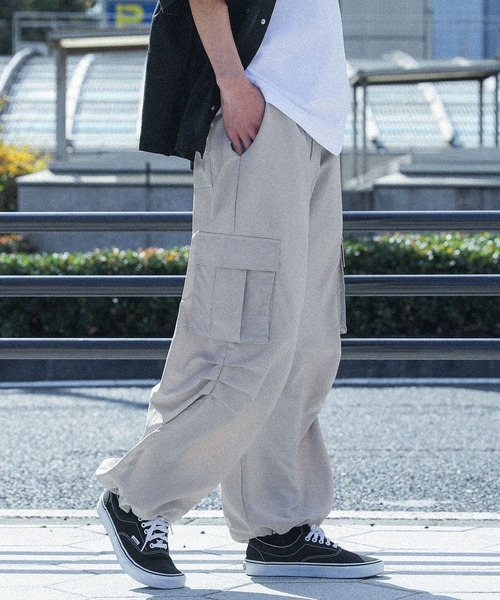 MDR(エムディアール)の「【接触冷感】タック入りワイドカーゴパンツ(カーゴパンツ・メンズ・ブラック/ライトグレー・L/M)」の20枚目の写真