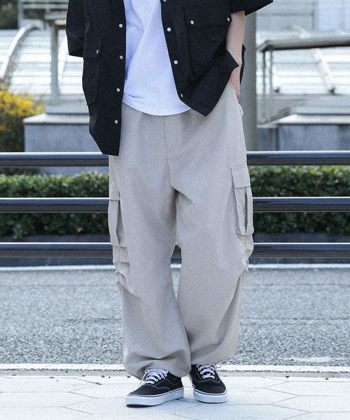 MDR(エムディアール)の「【接触冷感】タック入りワイドカーゴパンツ(カーゴパンツ・メンズ・ブラック/ライトグレー・L/M)」の6枚目の写真