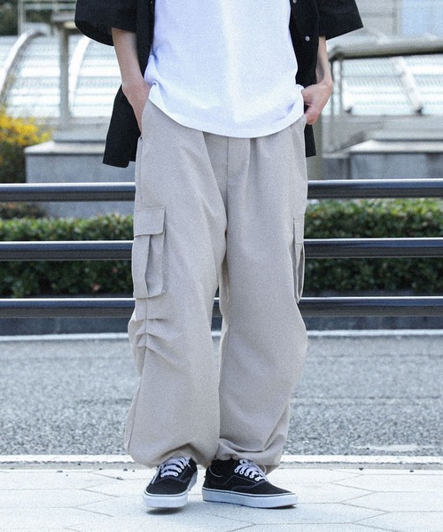 MDR(エムディアール)の「【接触冷感】タック入りワイドカーゴパンツ(カーゴパンツ・メンズ・ブラック/ライトグレー・L/M)」の5枚目の写真