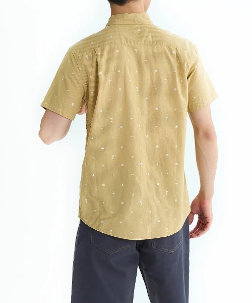 RVCA(ルーカ)の「RVCA メンズ 【EXOTICA】 EXOTICA SEERSUCKER SS 半袖シャツ 【2025年夏モデル】/ルーカ総柄スカラップ半袖シャツ(シャツ/ブラウス・メンズ・イエロー系その他/ホワイト・SMALL/MEDIUM/LARGE/X-LARGE)」の6枚目の写真