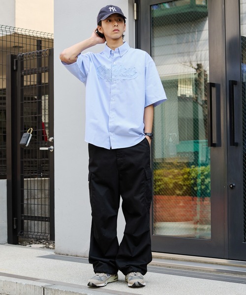 WEGO（ウィゴー）の「WEGO/オックスフォードダメージアップリケシャツ（シャツ/ブラウス・メンズ・グレー系その他4/ブルー系その他4・MEDIUM/LARGE）」の9枚目の写真