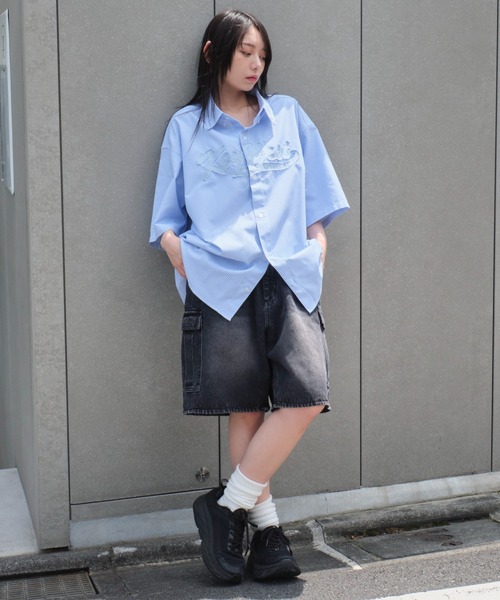 WEGO（ウィゴー）の「WEGO/オックスフォードダメージアップリケシャツ（シャツ/ブラウス・メンズ・グレー系その他4/ブルー系その他4・MEDIUM/LARGE）」の8枚目の写真