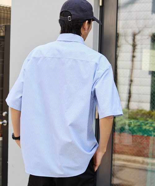 WEGO（ウィゴー）の「WEGO/オックスフォードダメージアップリケシャツ（シャツ/ブラウス・メンズ・グレー系その他4/ブルー系その他4・MEDIUM/LARGE）」の22枚目の写真