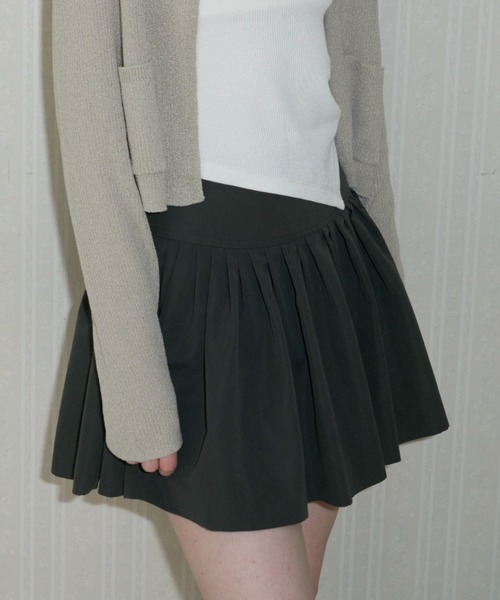 GIUNON（ジウノン）の「random pleated skirt pants / ランダムプリーツスカートパンツ（スカート・レディース・ブラック/グレー・FREE）」の4枚目の写真