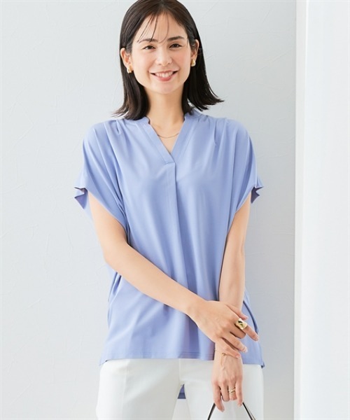 7days Life Styling(セブンデイズライフスタイリング)の「【ひんやり接触冷感】シルケット加工フレンチスリーブキーネックカットソー(脇シェード付)<大きいサイズ有>(Tシャツ/カットソー・レディース・ネイビー/ブラウン/オフホワイト/ライトベージュ/サックスブルー・S/M/L/LL/3L)」の5枚目の写真