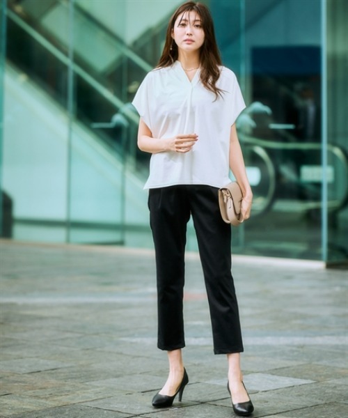 7days Life Styling(セブンデイズライフスタイリング)の「【ひんやり接触冷感】シルケット加工フレンチスリーブキーネックカットソー(脇シェード付)<大きいサイズ有>(Tシャツ/カットソー・レディース・ネイビー/ブラウン/オフホワイト/ライトベージュ/サックスブルー・S/M/L/LL/3L)」の7枚目の写真