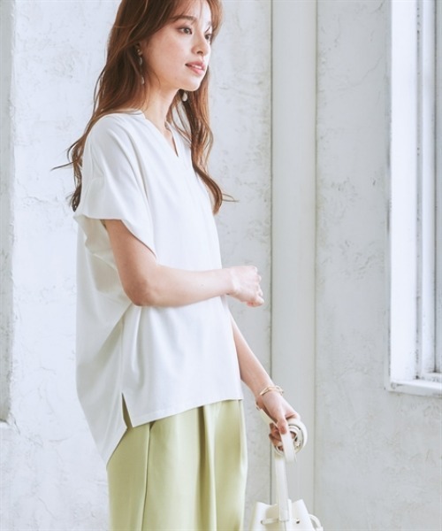 7days Life Styling(セブンデイズライフスタイリング)の「【ひんやり接触冷感】シルケット加工フレンチスリーブキーネックカットソー(脇シェード付)<大きいサイズ有>(Tシャツ/カットソー・レディース・ネイビー/ブラウン/オフホワイト/ライトベージュ/サックスブルー・S/M/L/LL/3L)」の8枚目の写真