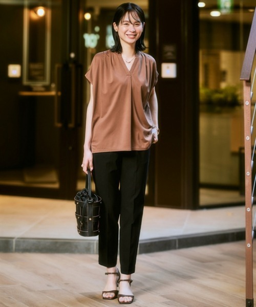 7days Life Styling(セブンデイズライフスタイリング)の「【ひんやり接触冷感】シルケット加工フレンチスリーブキーネックカットソー(脇シェード付)<大きいサイズ有>(Tシャツ/カットソー・レディース・ネイビー/ブラウン/オフホワイト/ライトベージュ/サックスブルー・S/M/L/LL/3L)」の13枚目の写真