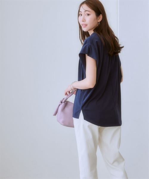 7days Life Styling(セブンデイズライフスタイリング)の「【ひんやり接触冷感】シルケット加工フレンチスリーブキーネックカットソー(脇シェード付)<大きいサイズ有>(Tシャツ/カットソー・レディース・ネイビー/ブラウン/オフホワイト/ライトベージュ/サックスブルー・S/M/L/LL/3L)」の20枚目の写真