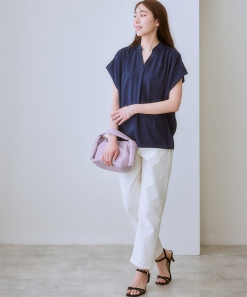 7days Life Styling(セブンデイズライフスタイリング)の「【ひんやり接触冷感】シルケット加工フレンチスリーブキーネックカットソー(脇シェード付)<大きいサイズ有>(Tシャツ/カットソー・レディース・ネイビー/ブラウン/オフホワイト/ライトベージュ/サックスブルー・S/M/L/LL/3L)」の21枚目の写真