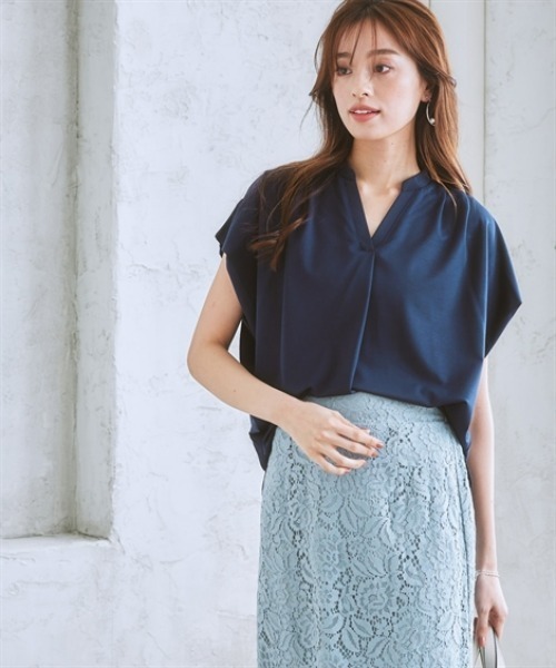 7days Life Styling(セブンデイズライフスタイリング)の「【ひんやり接触冷感】シルケット加工フレンチスリーブキーネックカットソー(脇シェード付)<大きいサイズ有>(Tシャツ/カットソー・レディース・ネイビー/ブラウン/オフホワイト/ライトベージュ/サックスブルー・S/M/L/LL/3L)」の22枚目の写真